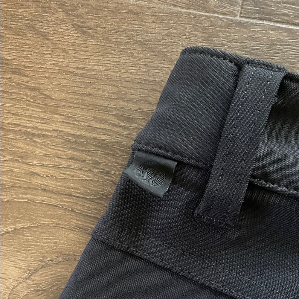 Men's Lululemon Athletica Dark Gray 5 Pocket Pants, Size 32
30 inseam - Picture 3 of 4